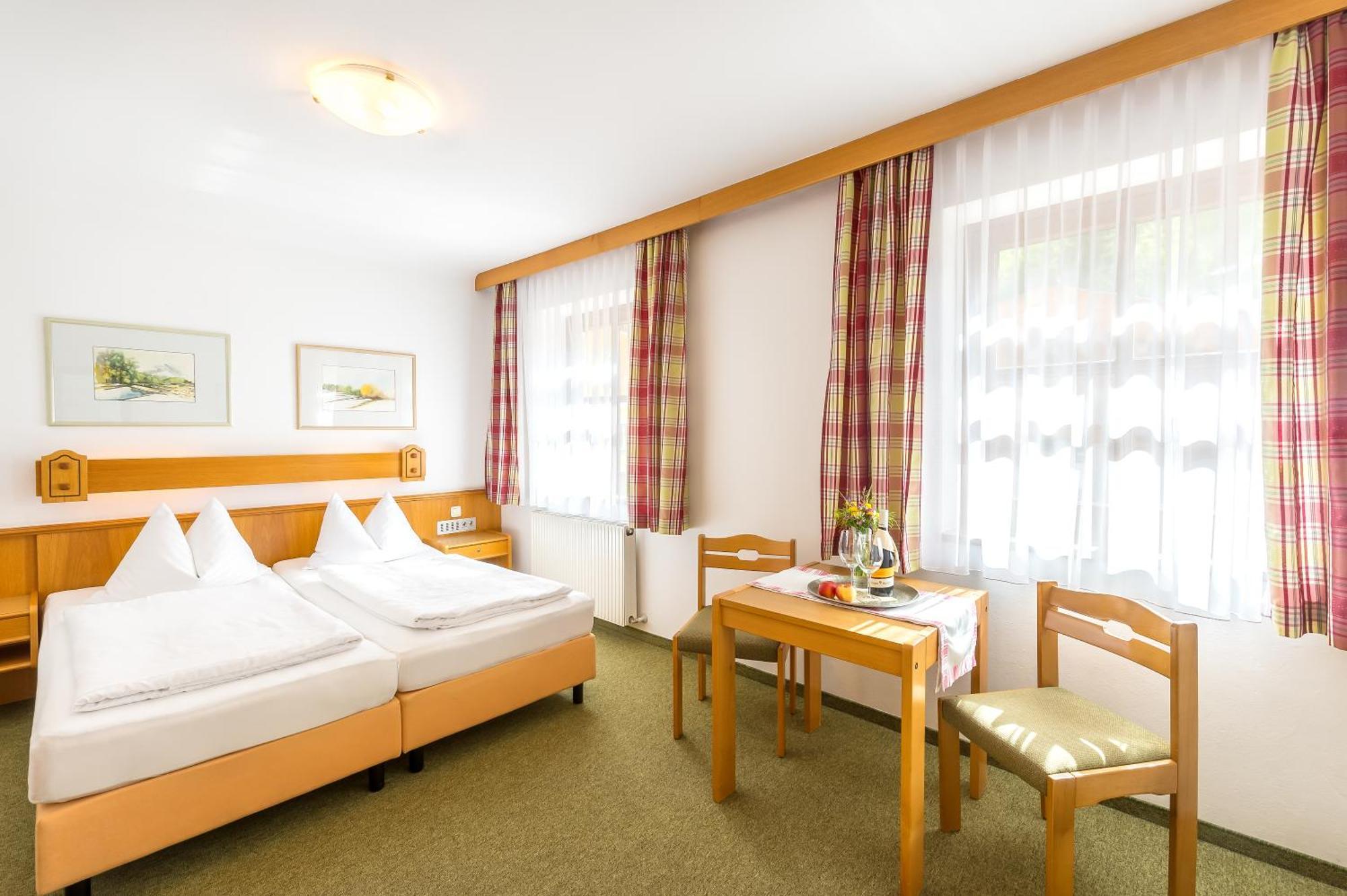 Landhotel Almroesl Im Grossarltal Hüttschlag 客房 照片