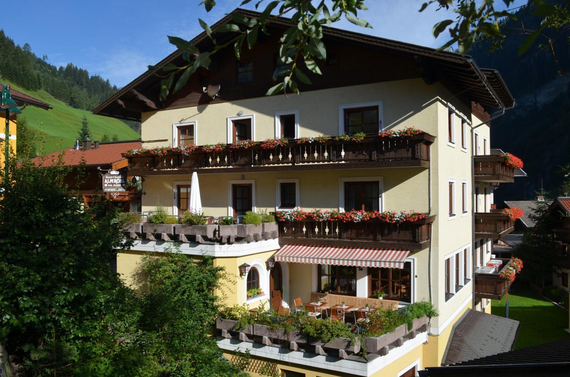 Landhotel Almroesl Im Grossarltal Hüttschlag 客房 照片